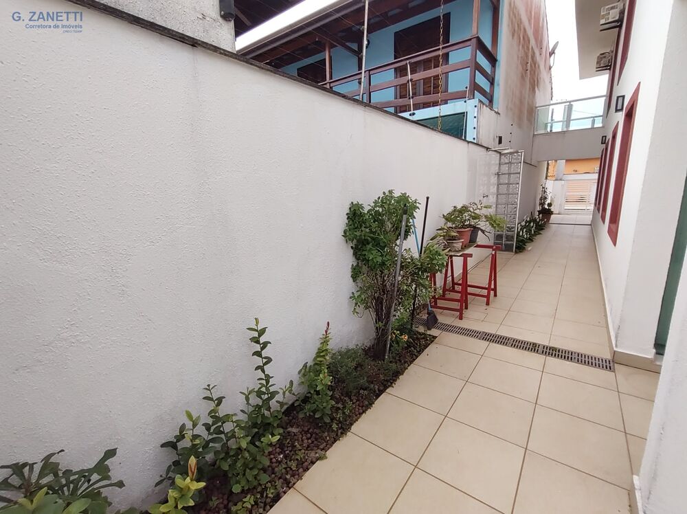 Sobrado, 3 quartos, 238 m² - Foto 1