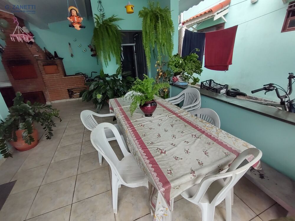 Casa à venda com 4 quartos, 223m² - Foto 2