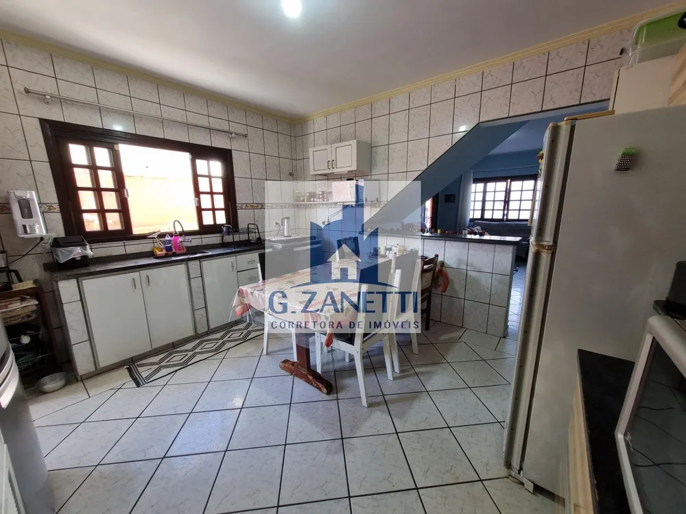 Casa, 3 quartos, 204 m² - Foto 1