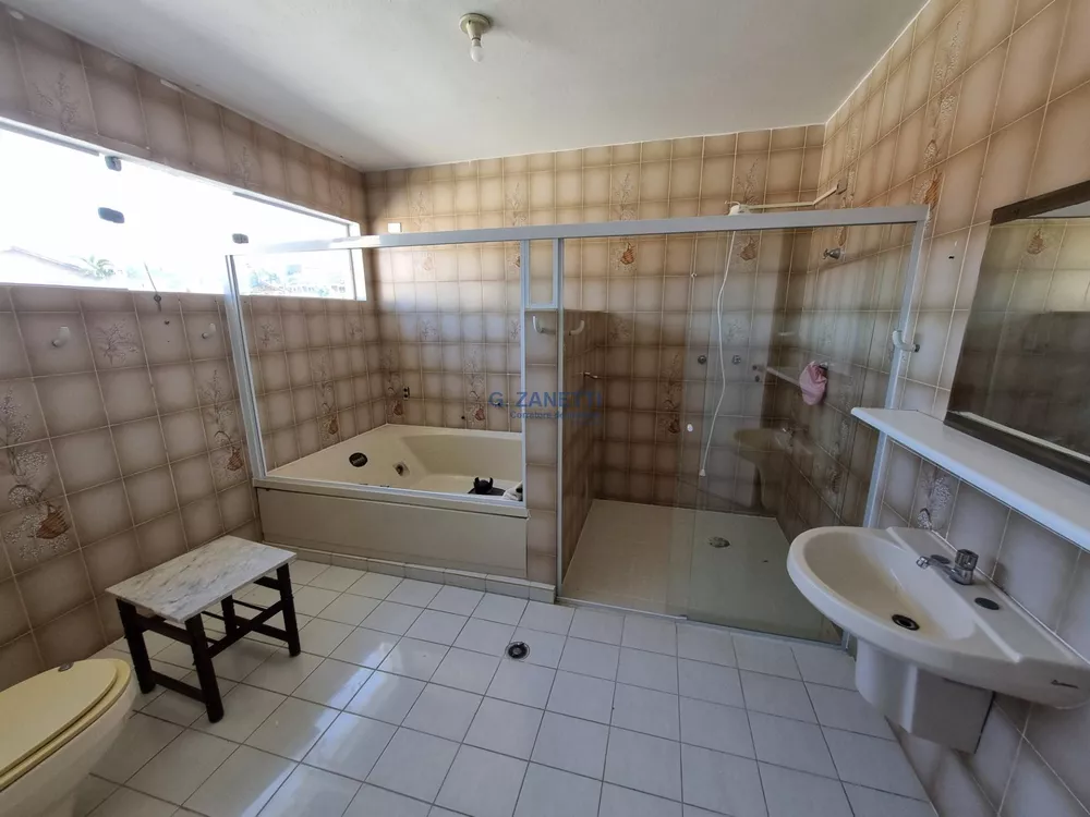 Casa à venda e aluguel com 5 quartos, 300m² - Foto 5