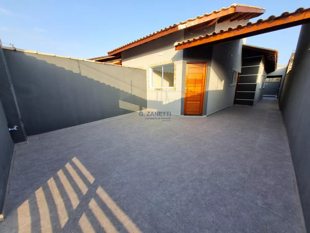 Casa à venda com 2 quartos, 72m² - Foto 1