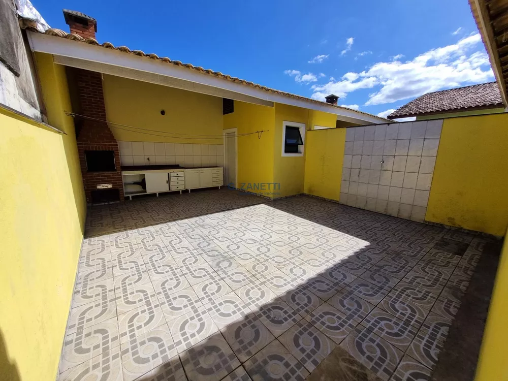 Casa à venda com 2 quartos, 90m² - Foto 2