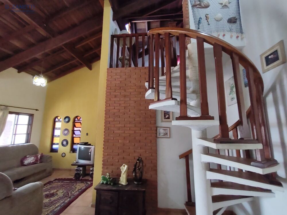 Casa, 6 quartos, 210 m² - Foto 1