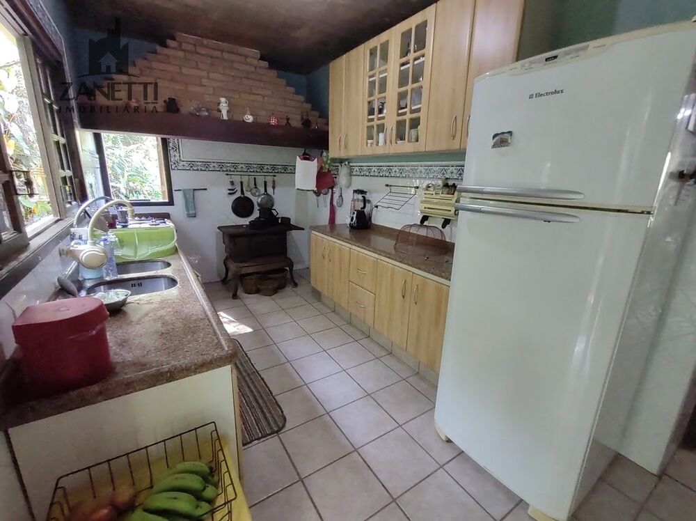 Chácara à venda com 4 quartos, 200m² - Foto 2
