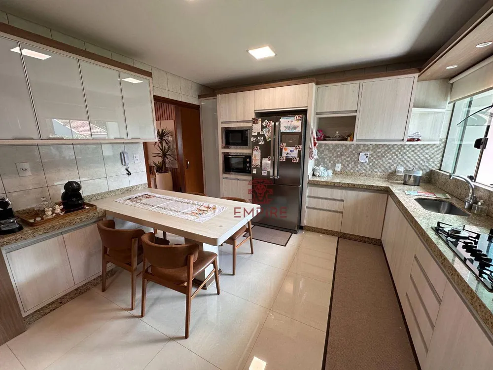 Casa, 3 quartos, 232 m² - Foto 8