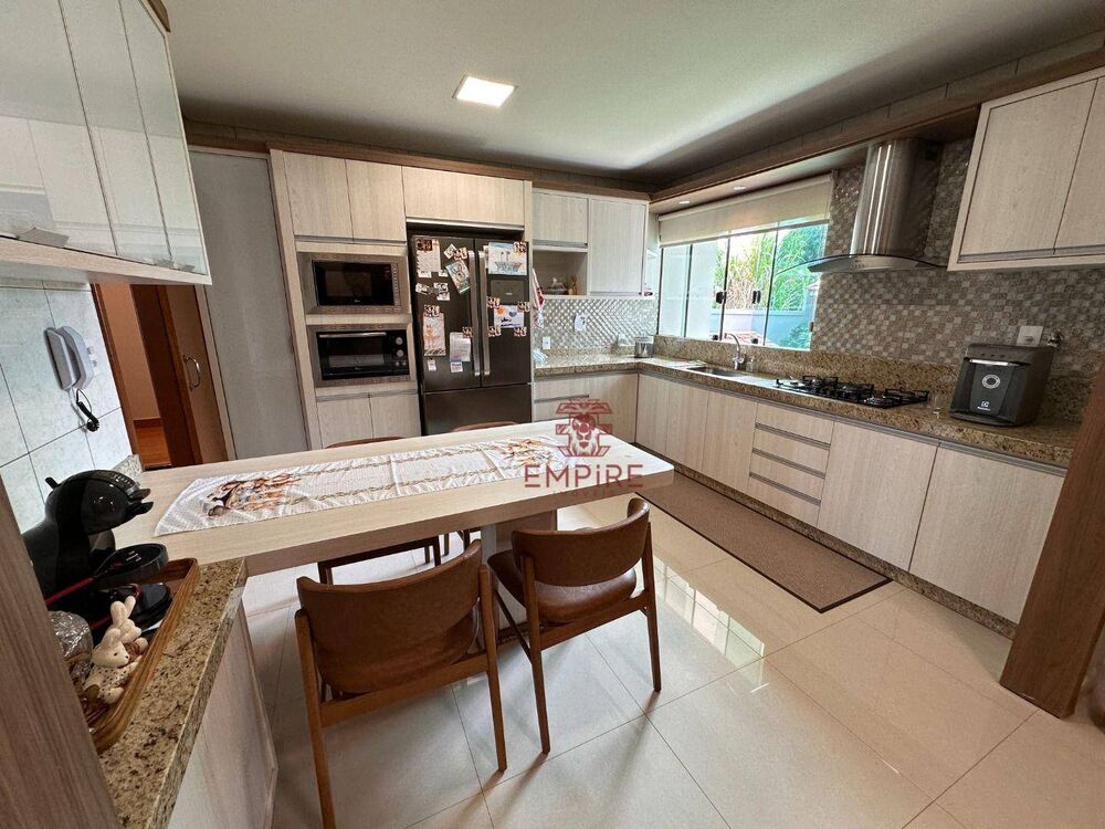 Casa, 3 quartos, 232 m² - Foto 4