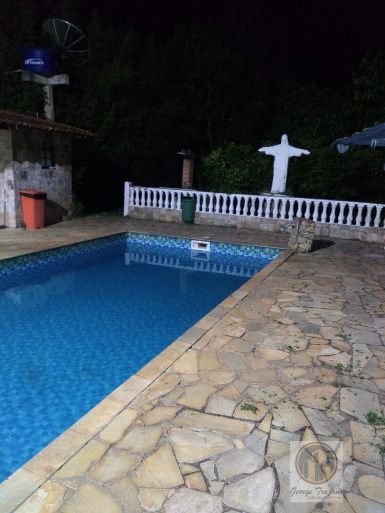 Chácara, 4 quartos, 1815 m² - Foto 1