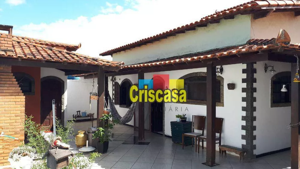 Casa à venda com 6 quartos, 220m² - Foto 2