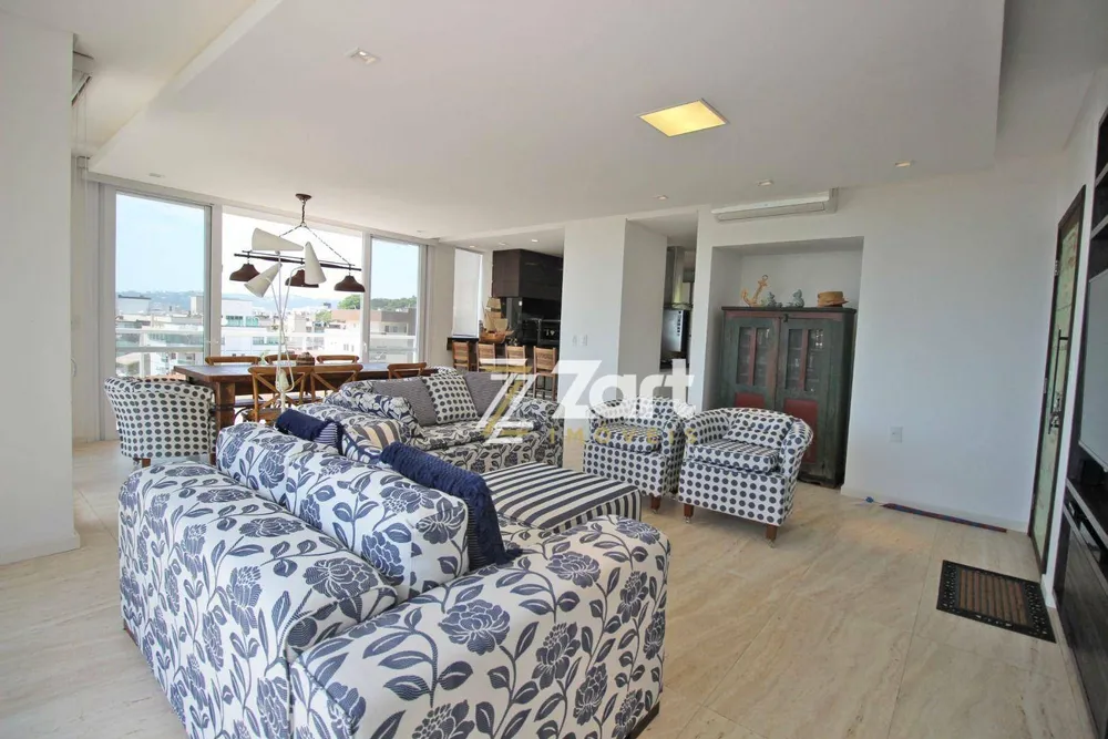 Cobertura, 3 quartos, 220 m² - Foto 1
