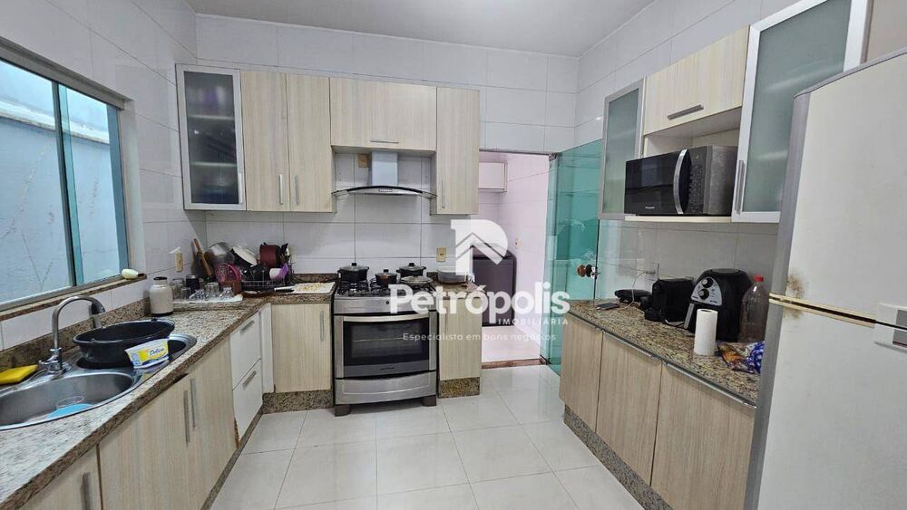 Casa à venda com 4 quartos, 250m² - Foto 5