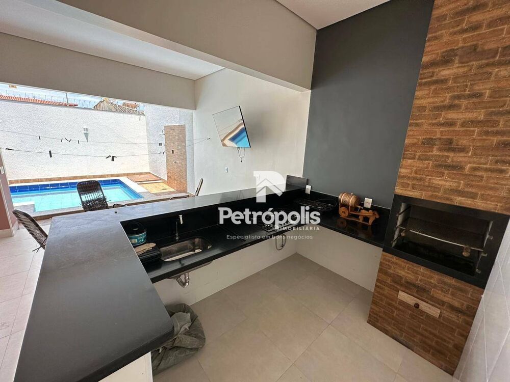 Casa, 4 quartos, 261 m² - Foto 1