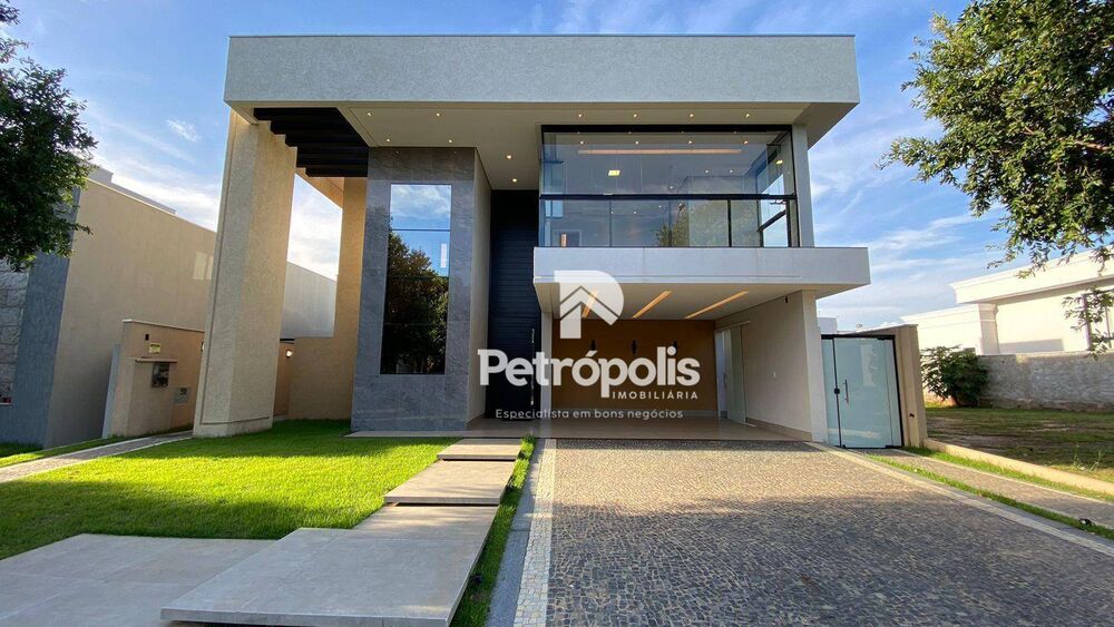 Sobrado, 3 quartos, 307 m² - Foto 1