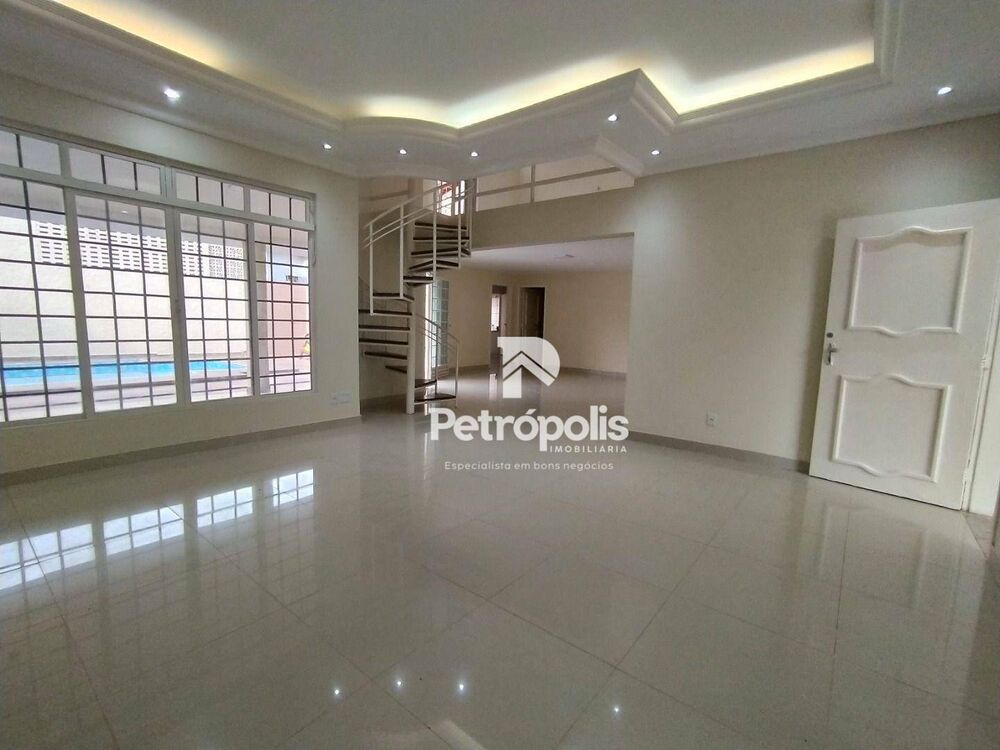 Casa, 4 quartos, 321 m² - Foto 1