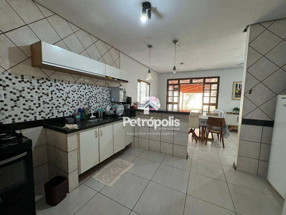 Casa, 3 quartos, 154 m² - Foto 2