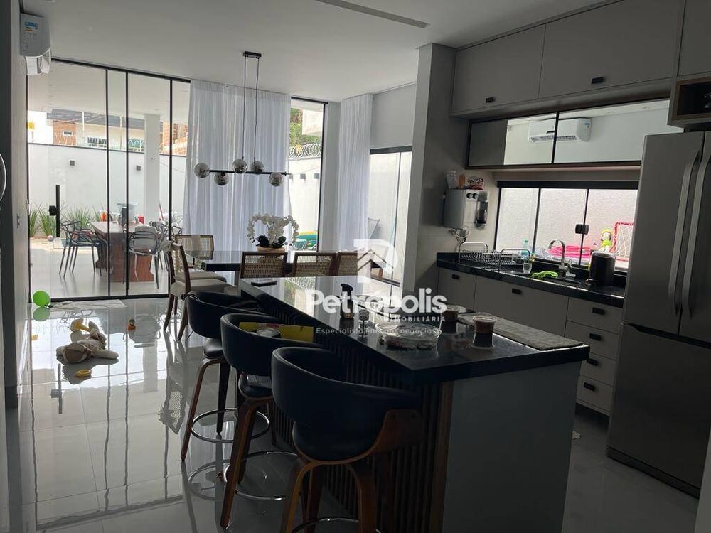 Casa, 3 quartos, 198 m² - Foto 4