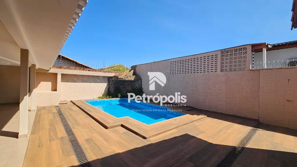 Casa, 4 quartos, 310 m² - Foto 1