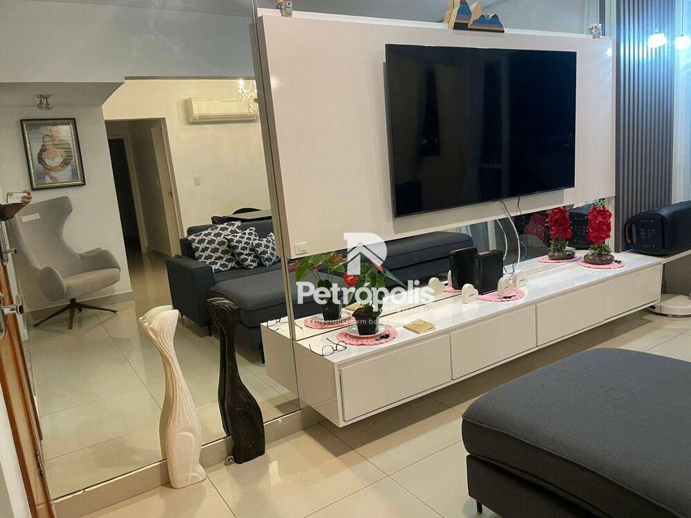 Apartamento à venda com 3 quartos, 125m² - Foto 2
