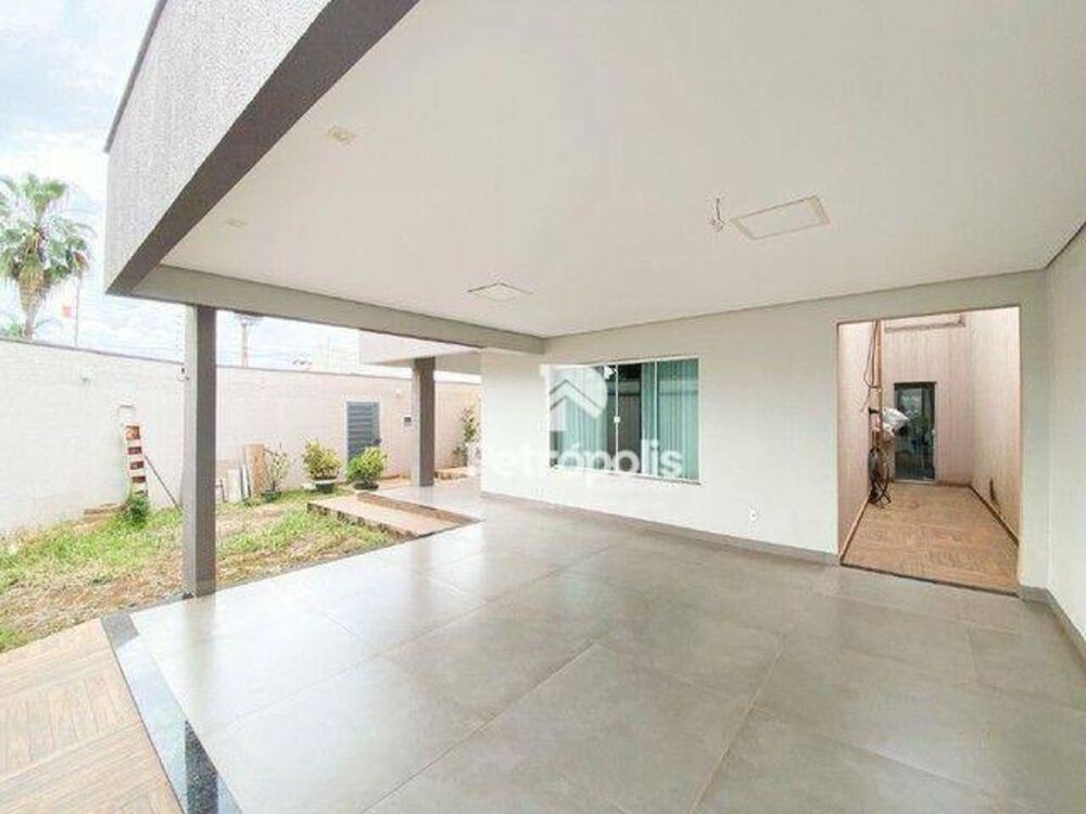 Casa à venda com 3 quartos, 322m² - Foto 2