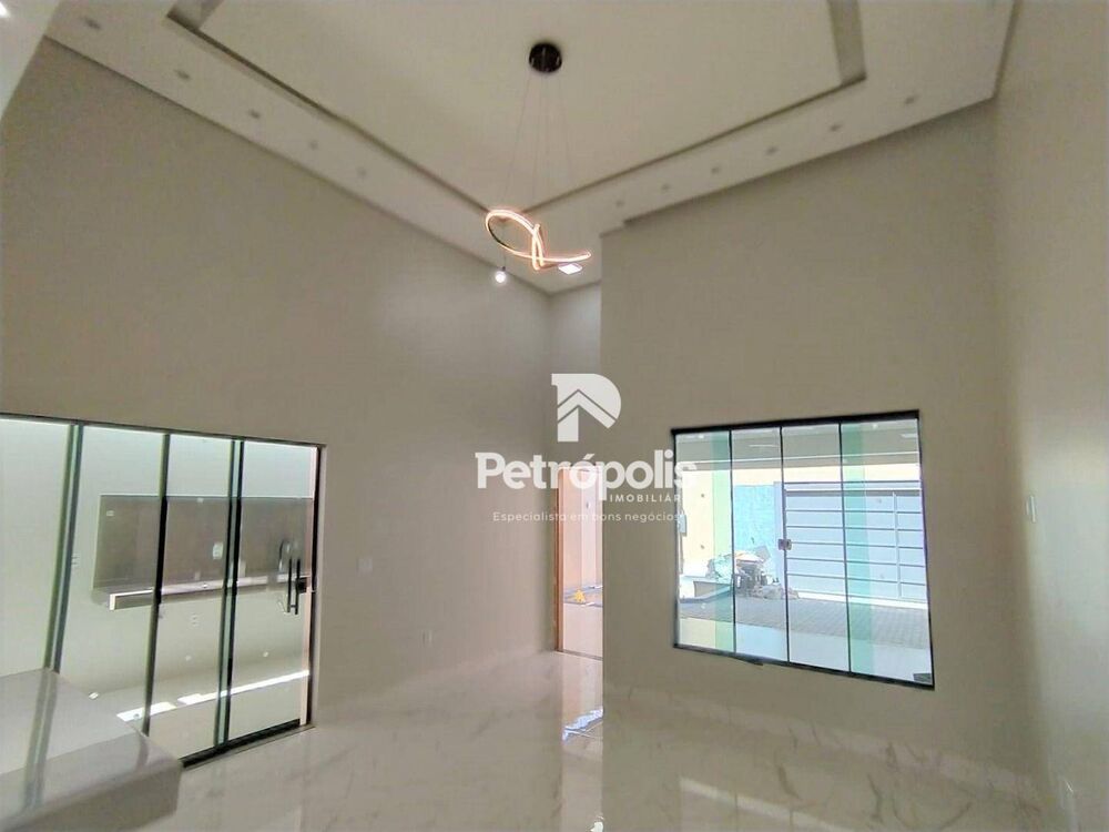 Casa à venda com 3 quartos, 116m² - Foto 1