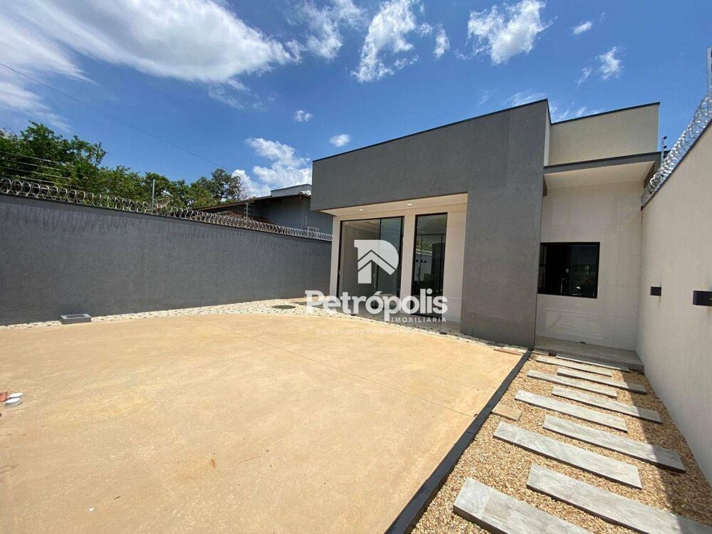 Casa à venda com 3 quartos, 145m² - Foto 1