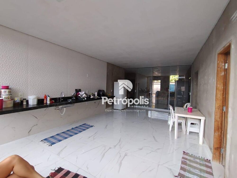 Casa à venda com 3 quartos, 170m² - Foto 2
