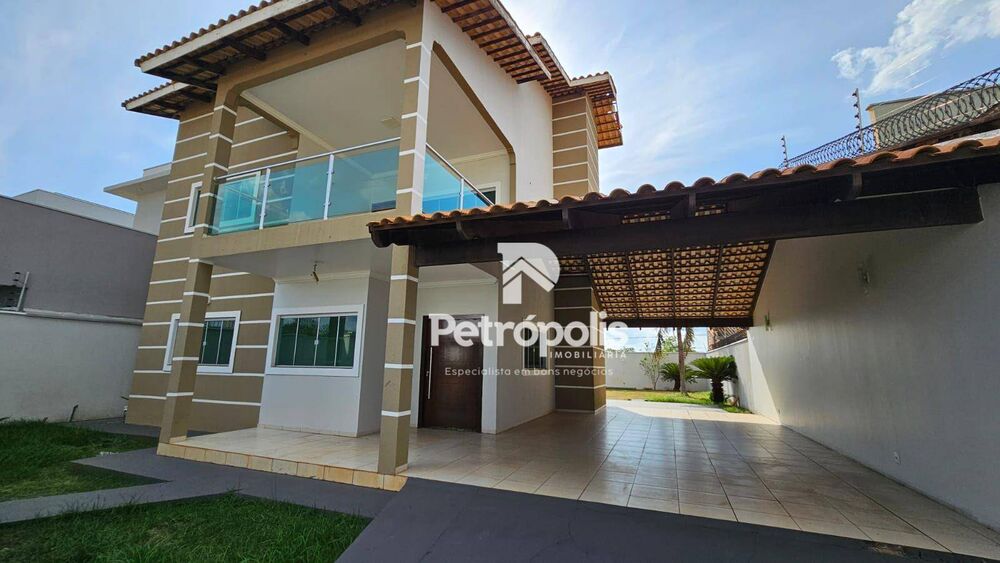 Sobrado à venda com 4 quartos, 220m² - Foto 1