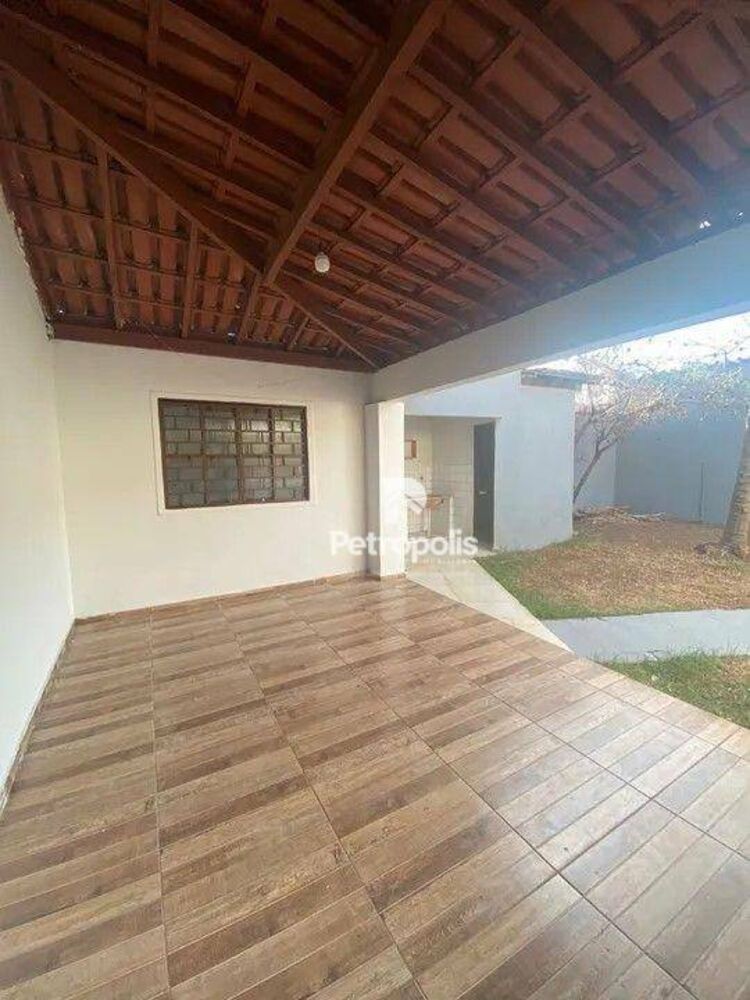 Casa à venda com 3 quartos, 216m² - Foto 2