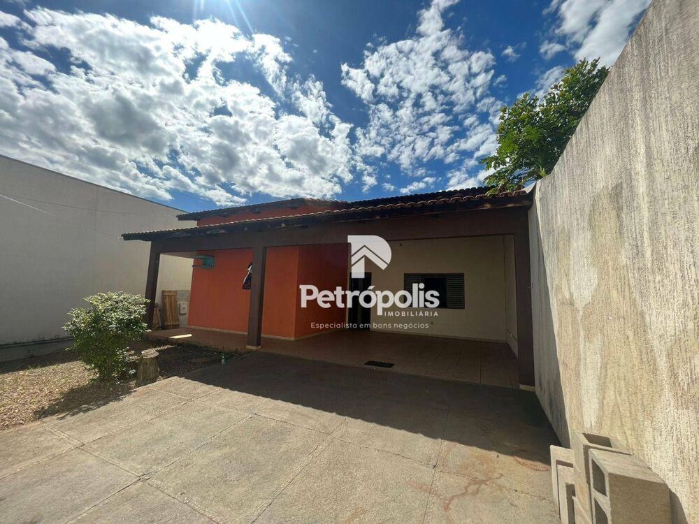 Casa à venda com 3 quartos, 166m² - Foto 1