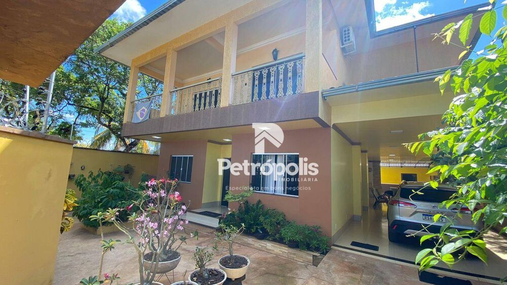 Sobrado, 3 quartos, 298 m² - Foto 1