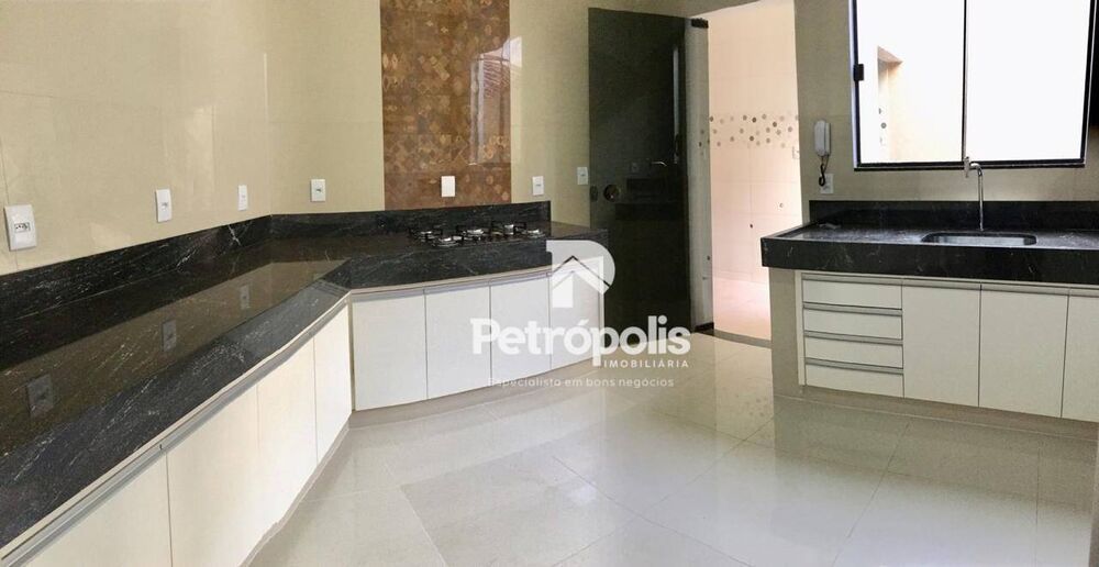 Casa, 4 quartos, 245 m² - Foto 4