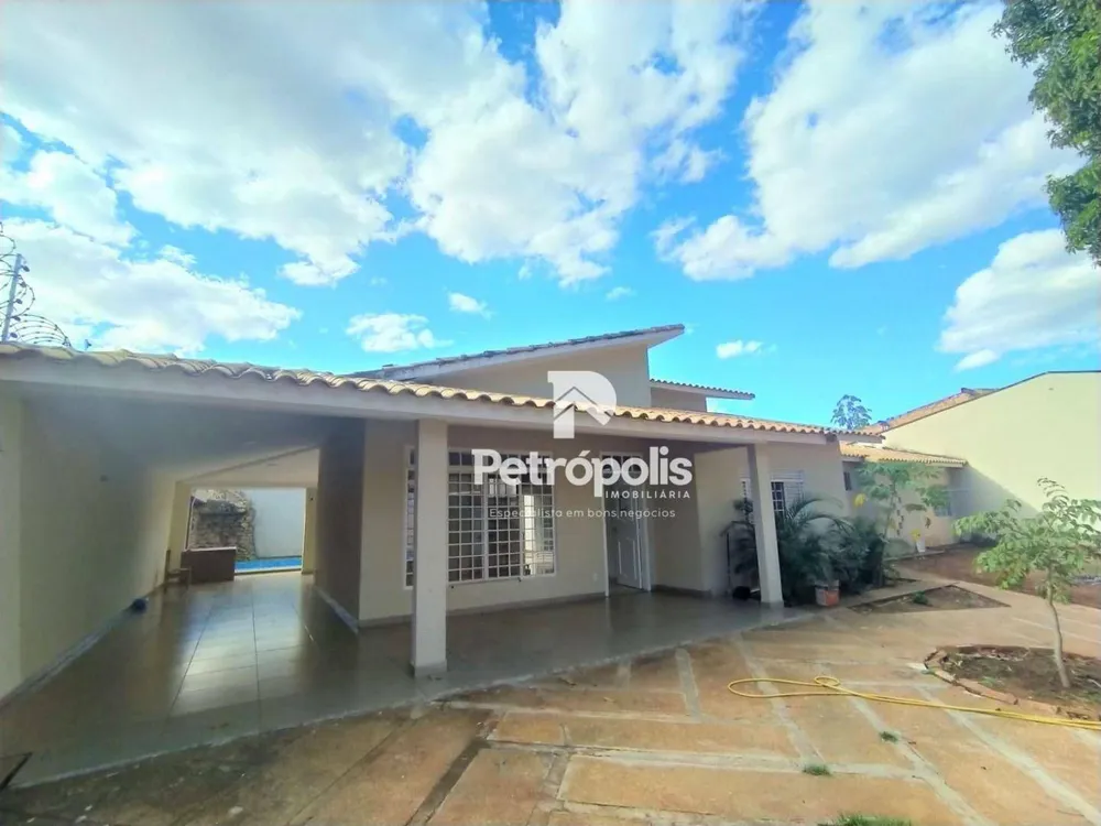 Casa, 4 quartos, 305 m² - Foto 1