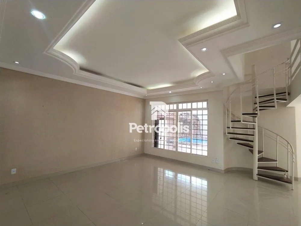 Casa, 4 quartos, 305 m² - Foto 2