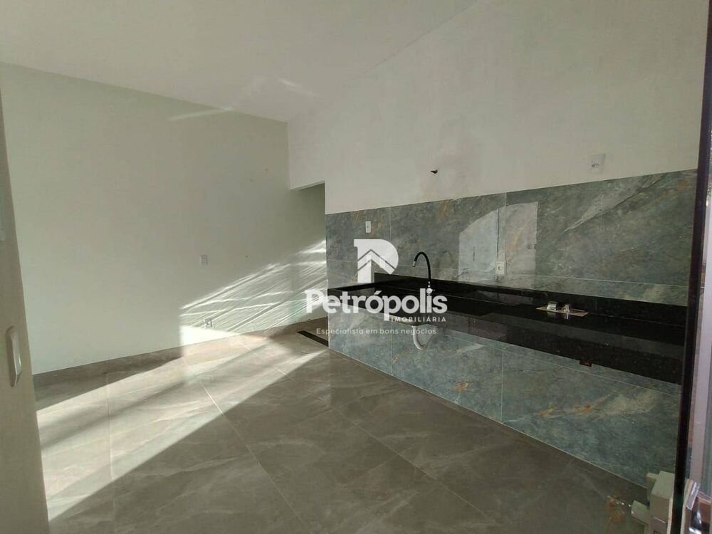 Casa à venda com 2 quartos, 72m² - Foto 4