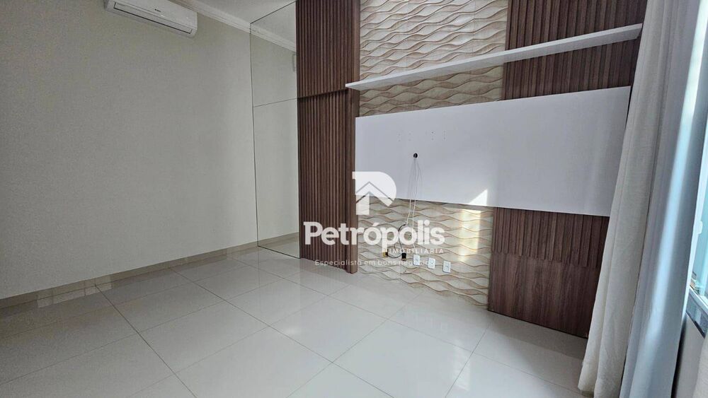 Casa, 3 quartos, 218 m² - Foto 2