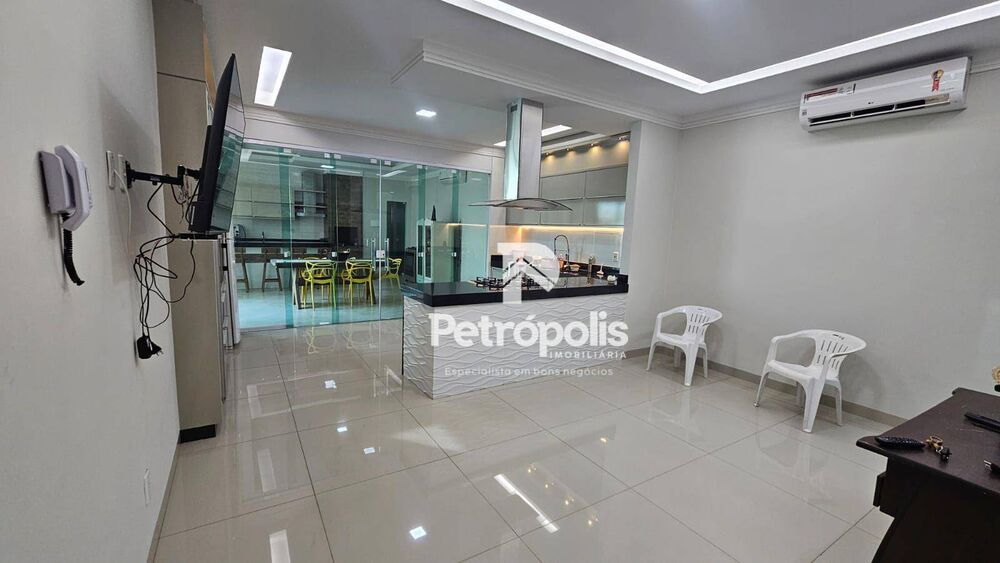 Casa, 3 quartos, 218 m² - Foto 4