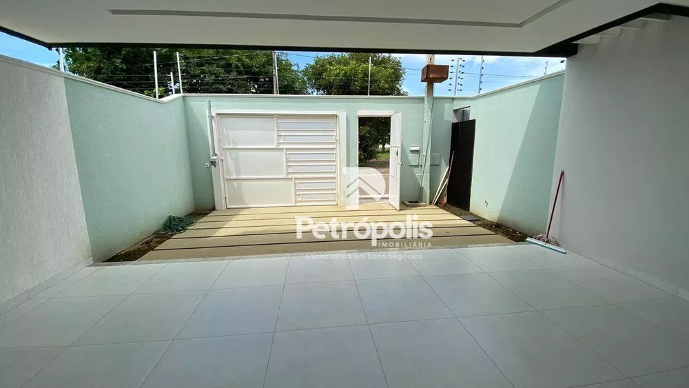 Casa à venda com 3 quartos, 182m² - Foto 1