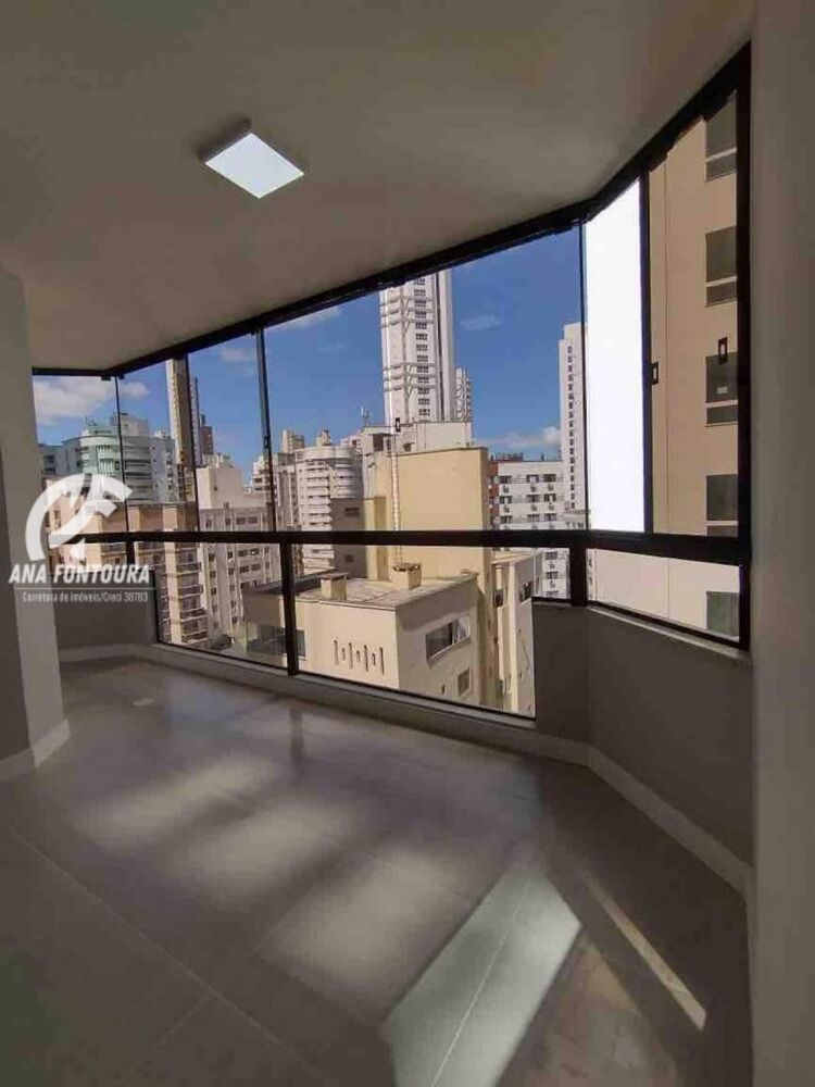 Apartamento para alugar com 3 quartos, 200m² - Foto 2