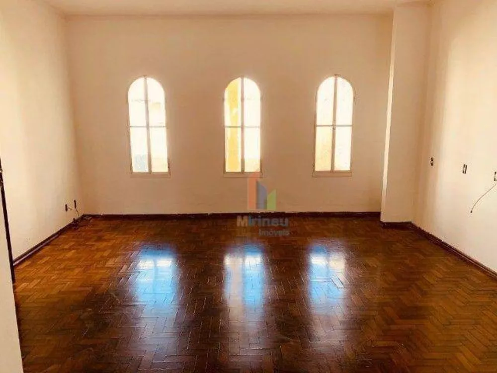 Casa à venda com 3 quartos, 400m² - Foto 2