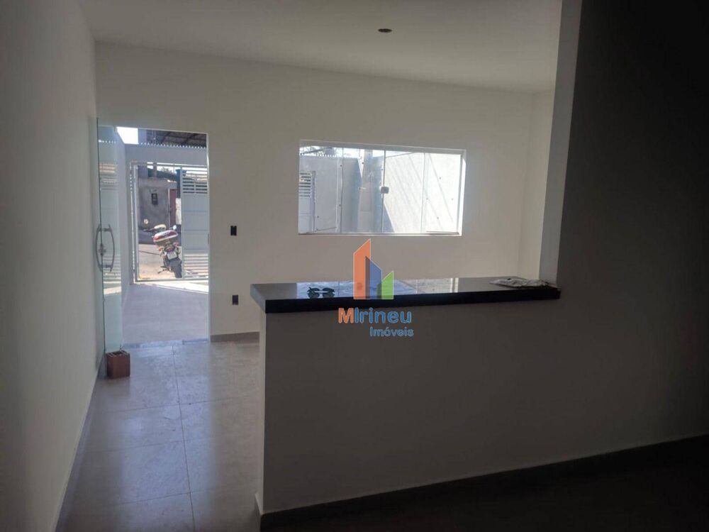 Casa à venda com 2 quartos, 70m² - Foto 1