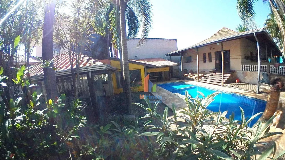 Chácara, 3 quartos, 1230 m² - Foto 1