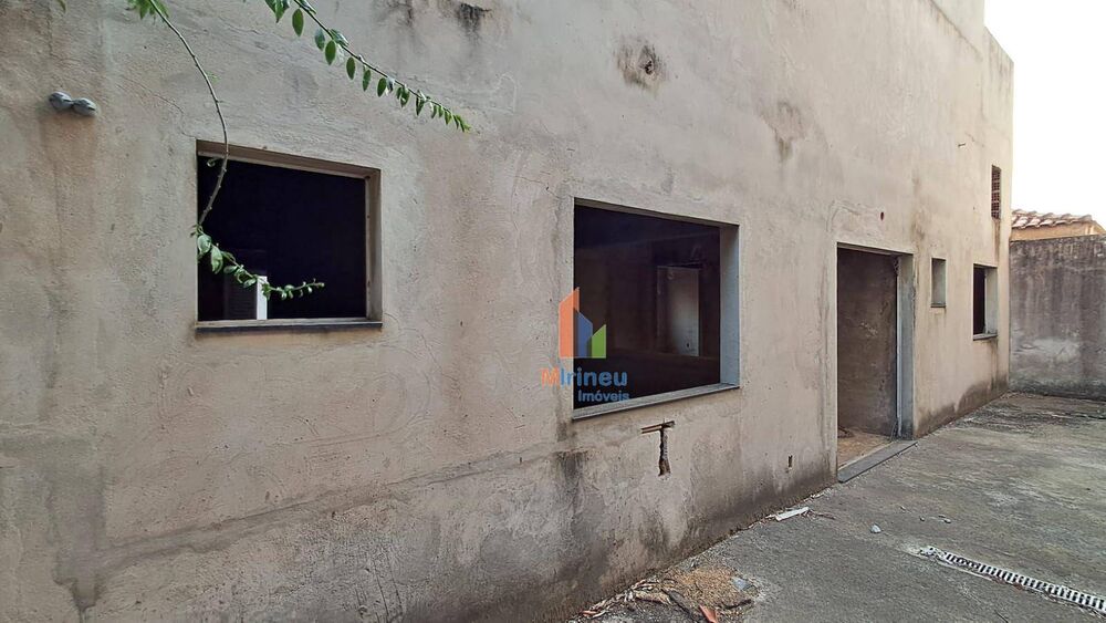 Casa à venda com 2 quartos, 99m² - Foto 1