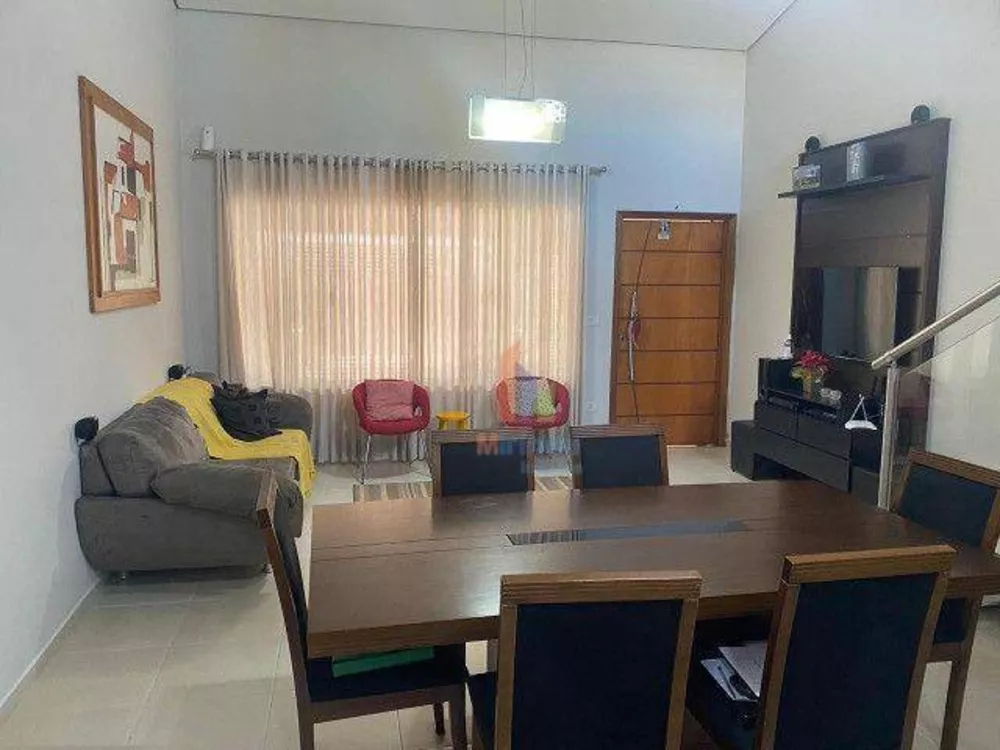 Casa à venda com 3 quartos, 160m² - Foto 1