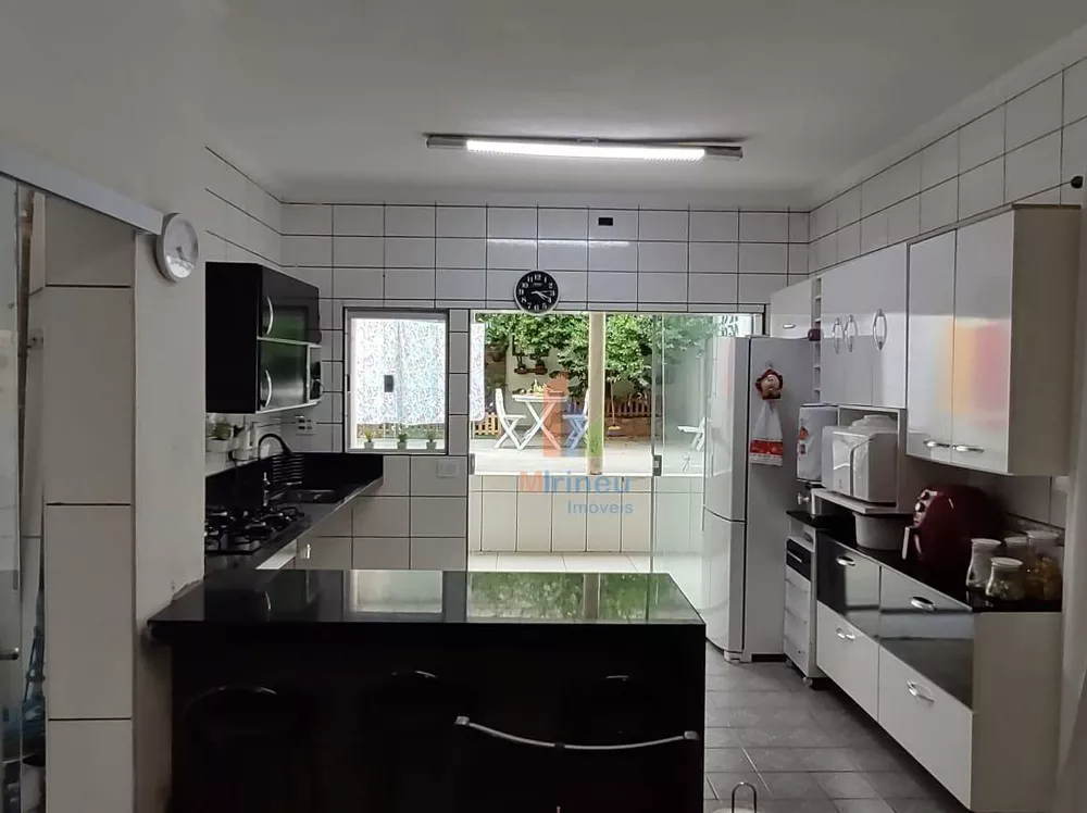 Casa à venda com 3 quartos, 130m² - Foto 4