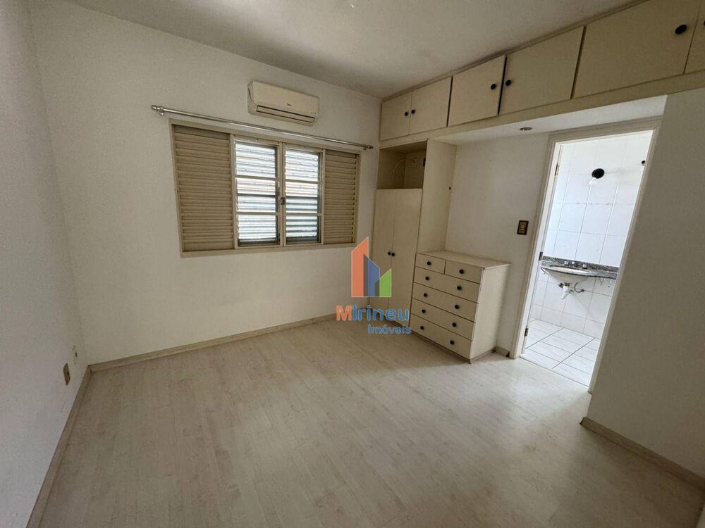 Casa, 5 quartos, 273 m² - Foto 1