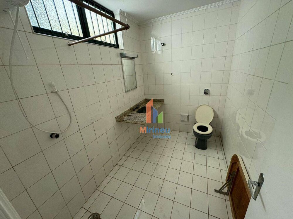 Casa, 5 quartos, 273 m² - Foto 2