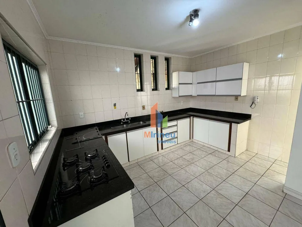 Casa, 5 quartos, 273 m² - Foto 3