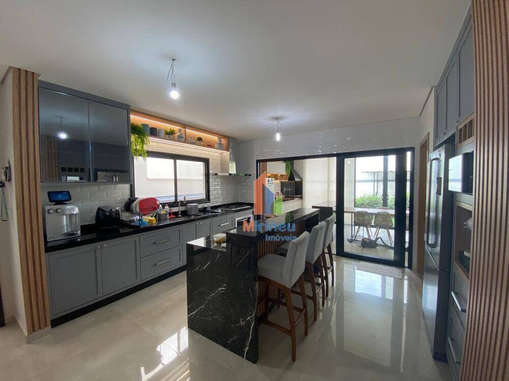 Casa, 3 quartos, 245 m² - Foto 1