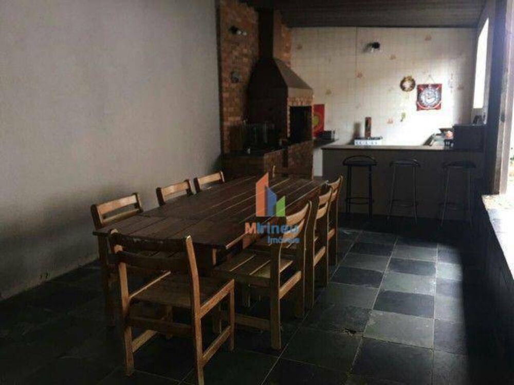 Casa à venda com 4 quartos, 262m² - Foto 8
