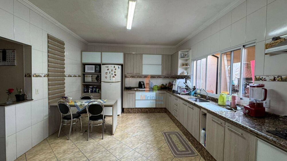 Casa, 3 quartos, 183 m² - Foto 1