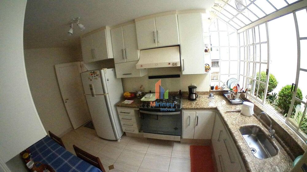 Casa, 3 quartos, 202 m² - Foto 4